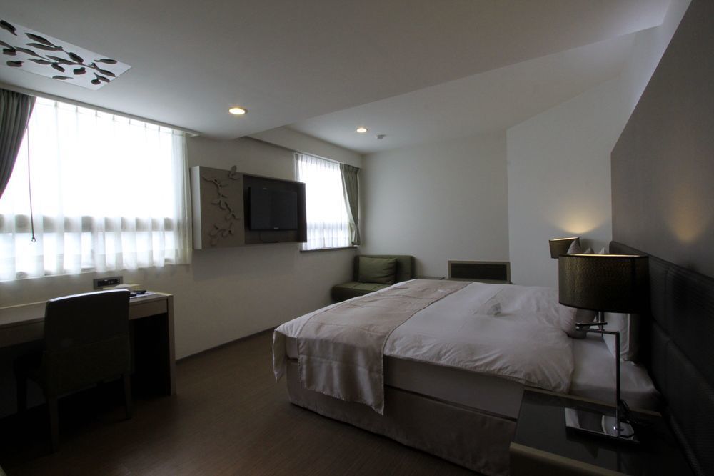 Shin Yuan Celeb Metro Hotel Синьчжу Экстерьер фото